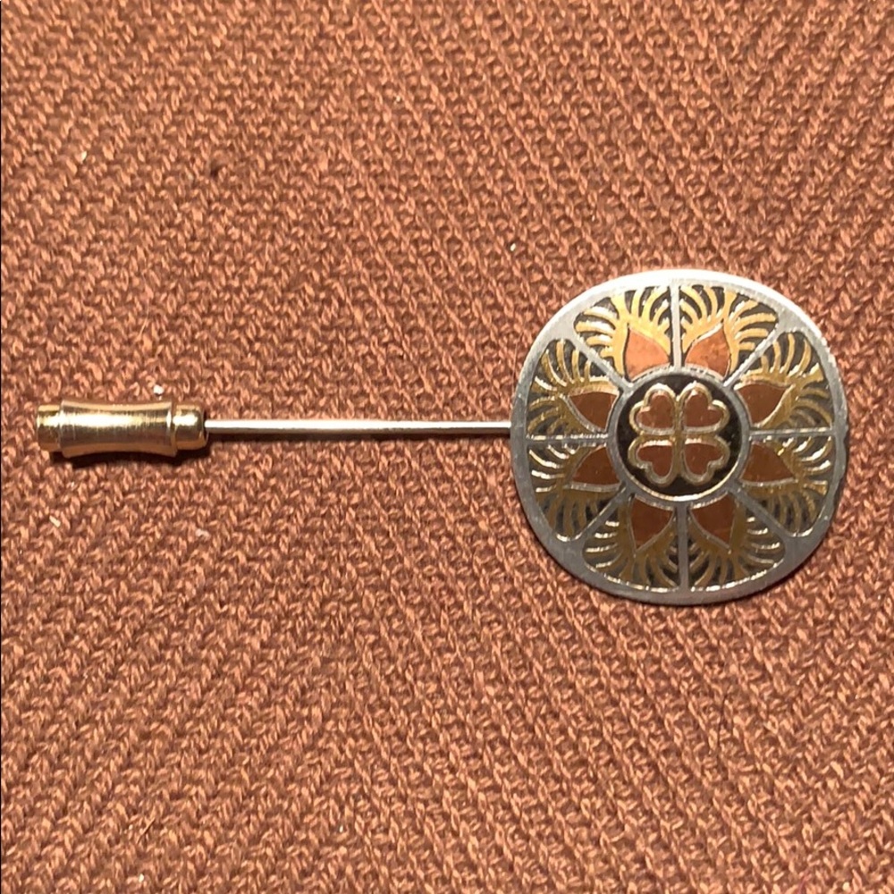 Reed & Burton Damascone beautiful handcrafted pin